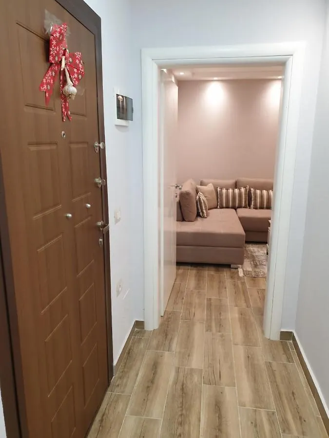 Vacation Apartment Near The Lake Apartament Afer Liqenit 포그라데츠
