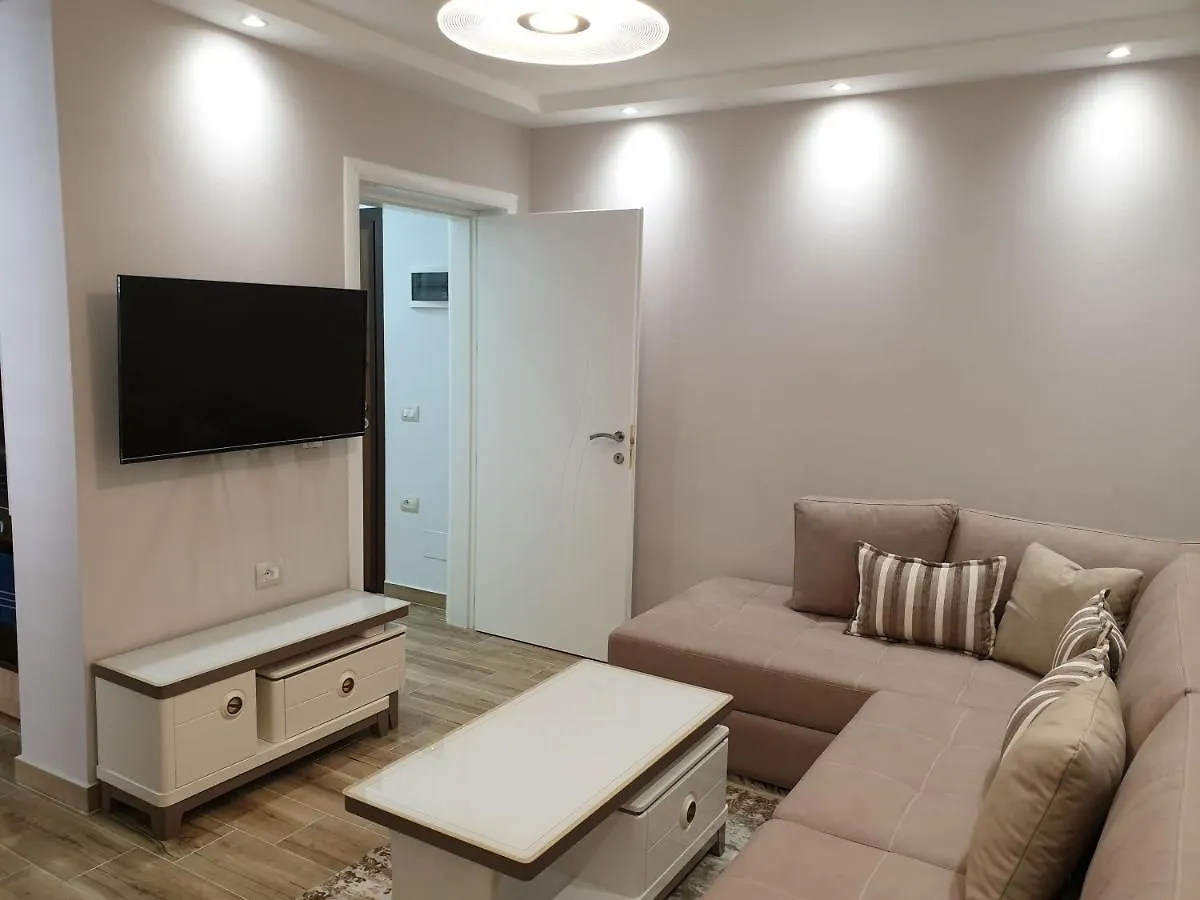 Vacation Apartment Near The Lake Apartament Afer Liqenit 포그라데츠