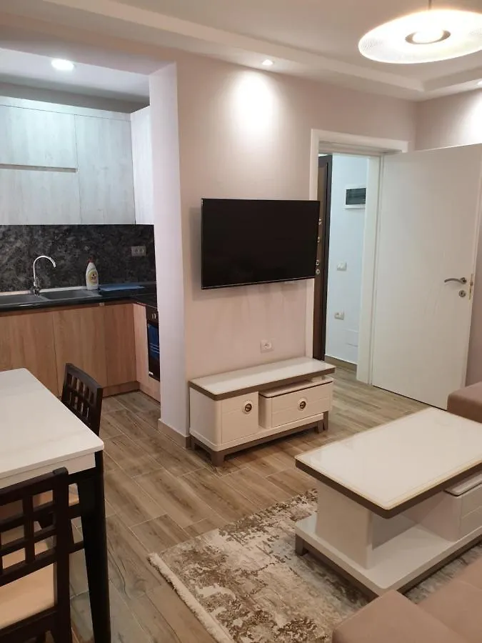Vacation Apartment Near The Lake Apartament Afer Liqenit 포그라데츠