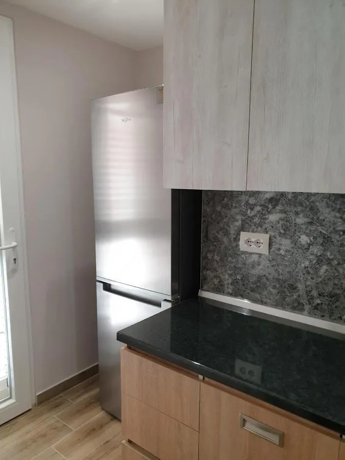 Vacation Apartment Near The Lake Apartament Afer Liqenit 포그라데츠