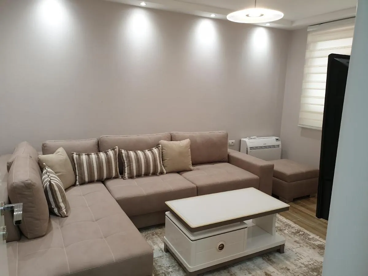 Vacation Apartment Near The Lake Apartament Afer Liqenit 포그라데츠