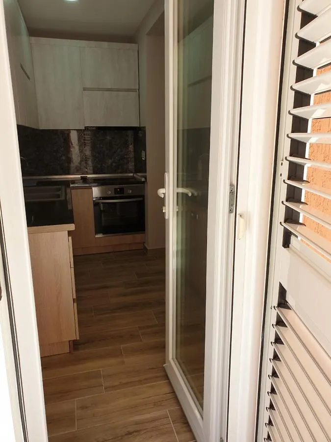 Vacation Apartment Near The Lake Apartament Afer Liqenit 포그라데츠 알바니아